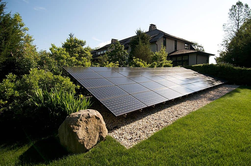 ground-mounted-solar-panels-FL